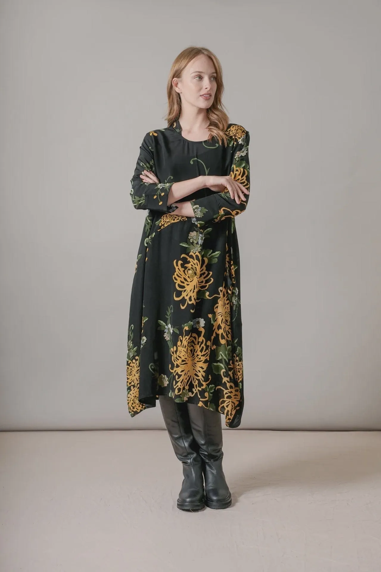 One Hundred Stars Chrysanthemum Black Asymmetric Dress