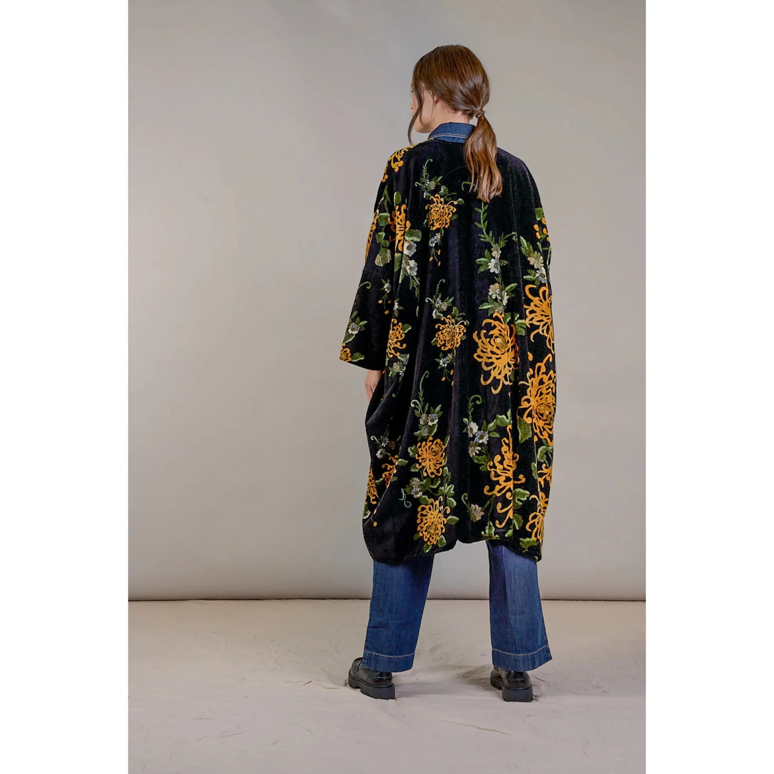 One Hundred Stars Chrysanthemum Black Velvet Grande Kimono