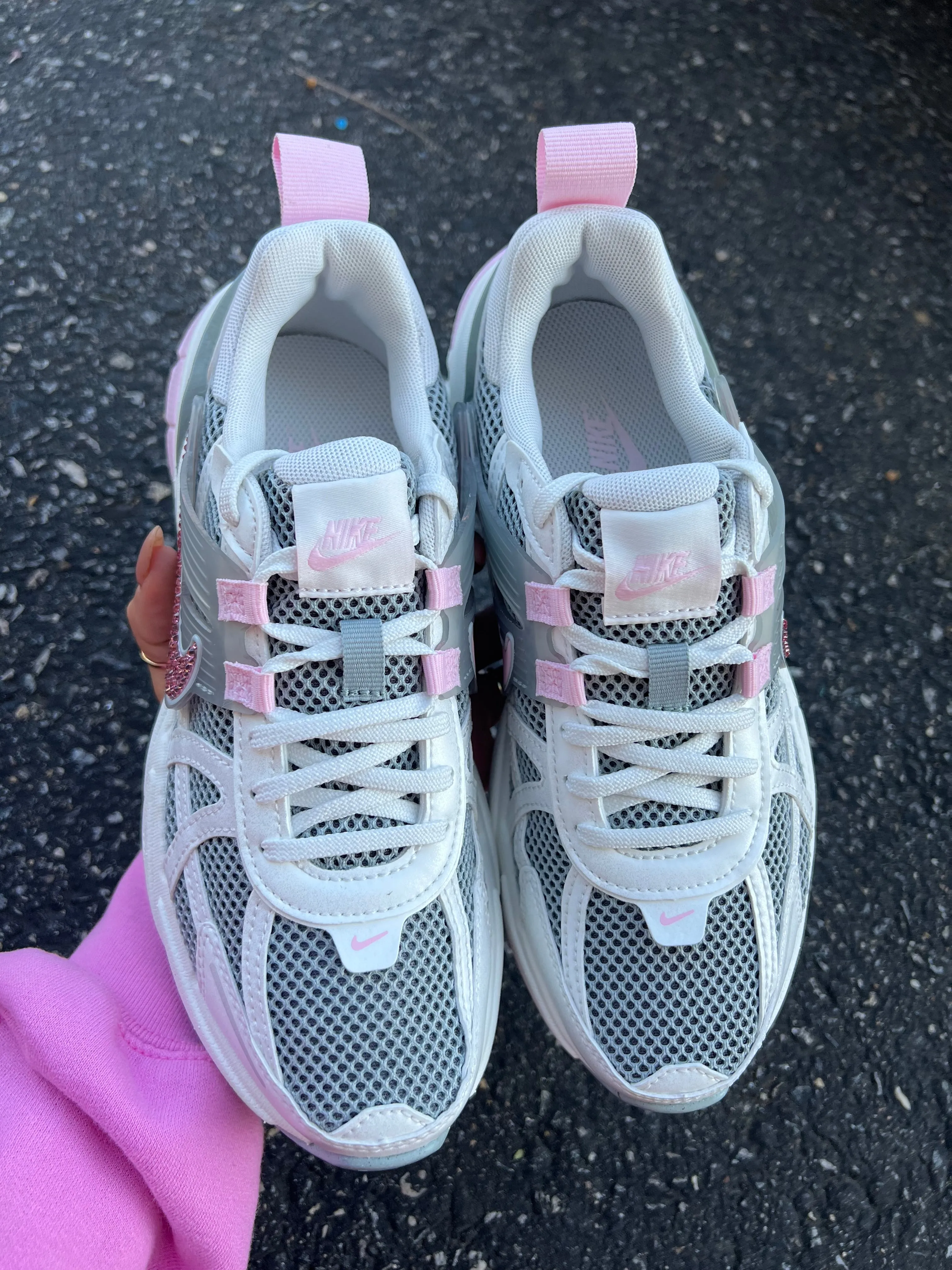 SIZE 7 Brand New Bubblegum Pink Swarovski Womens Nike Shoes