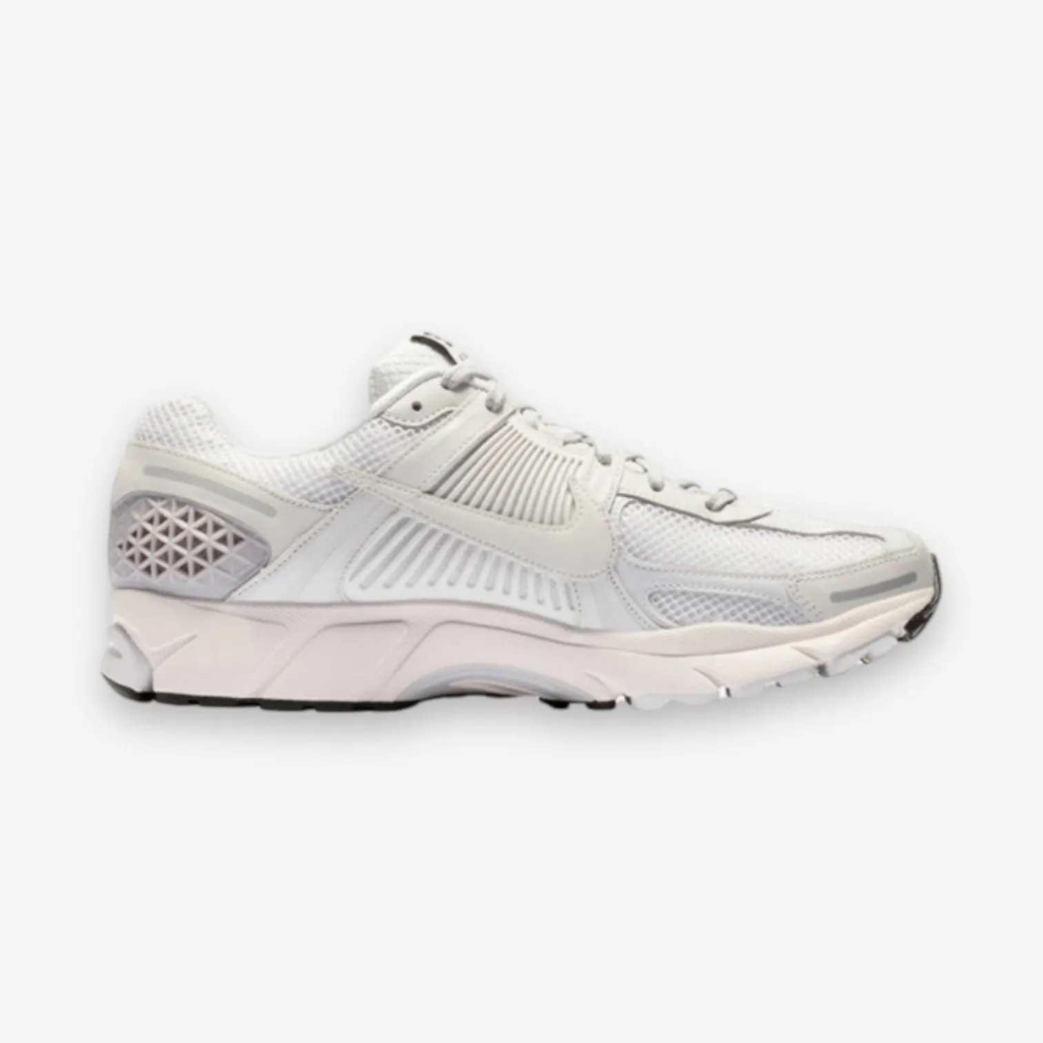 W NIKE ZOOM VOMERO 5 WHITE/VAST GREY-BLACK-SAIL FQ7079-100