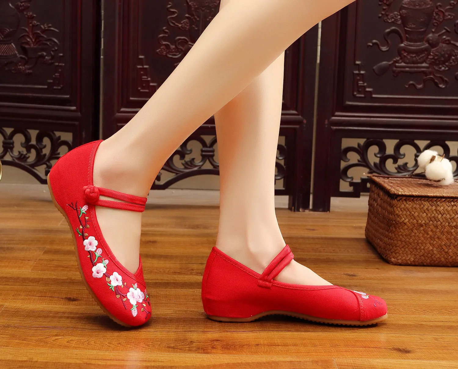 Women's Old Cloth Ethnic Style Bridal Embroidered Canvas Shoes