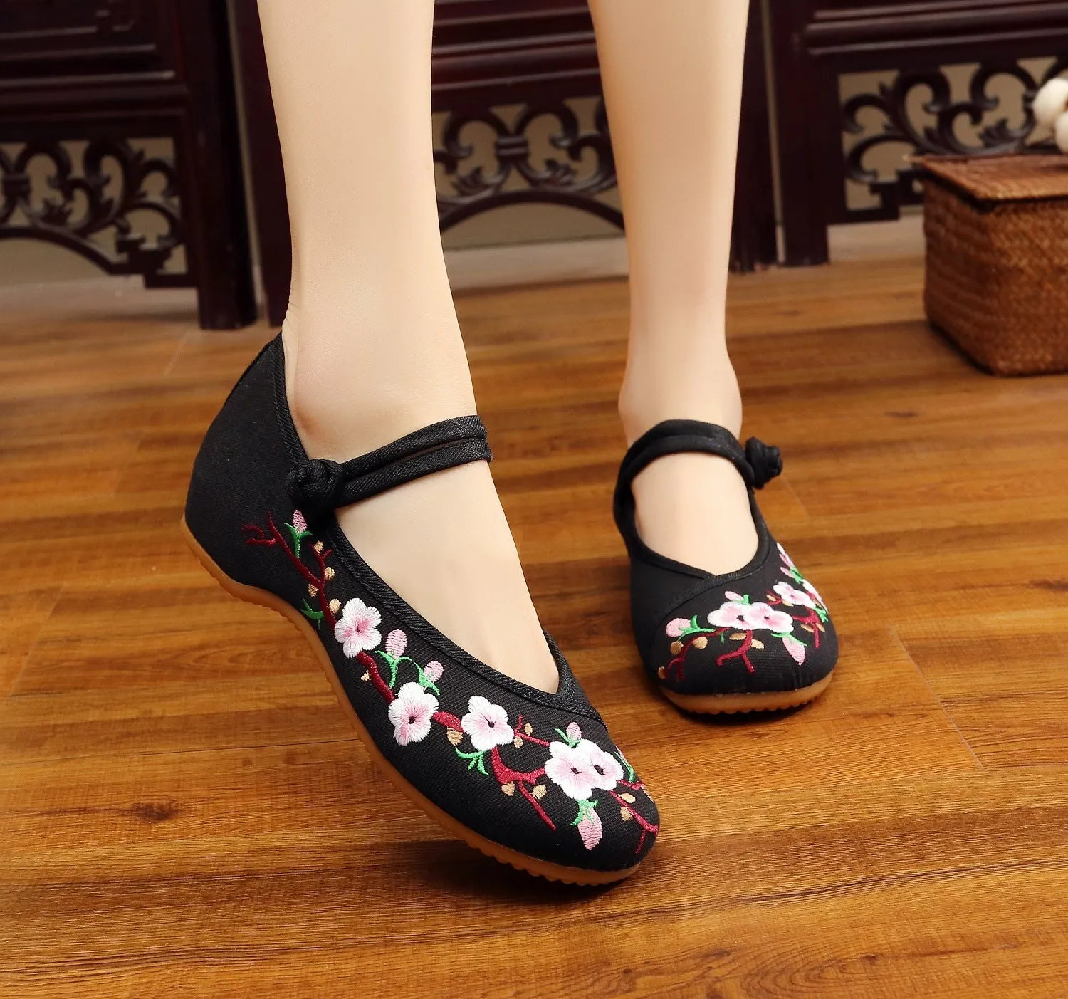 Women's Old Cloth Ethnic Style Bridal Embroidered Canvas Shoes